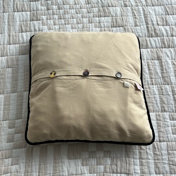 Catstudio- London Hand-Embroidered Pillow - Picture 5 of 7